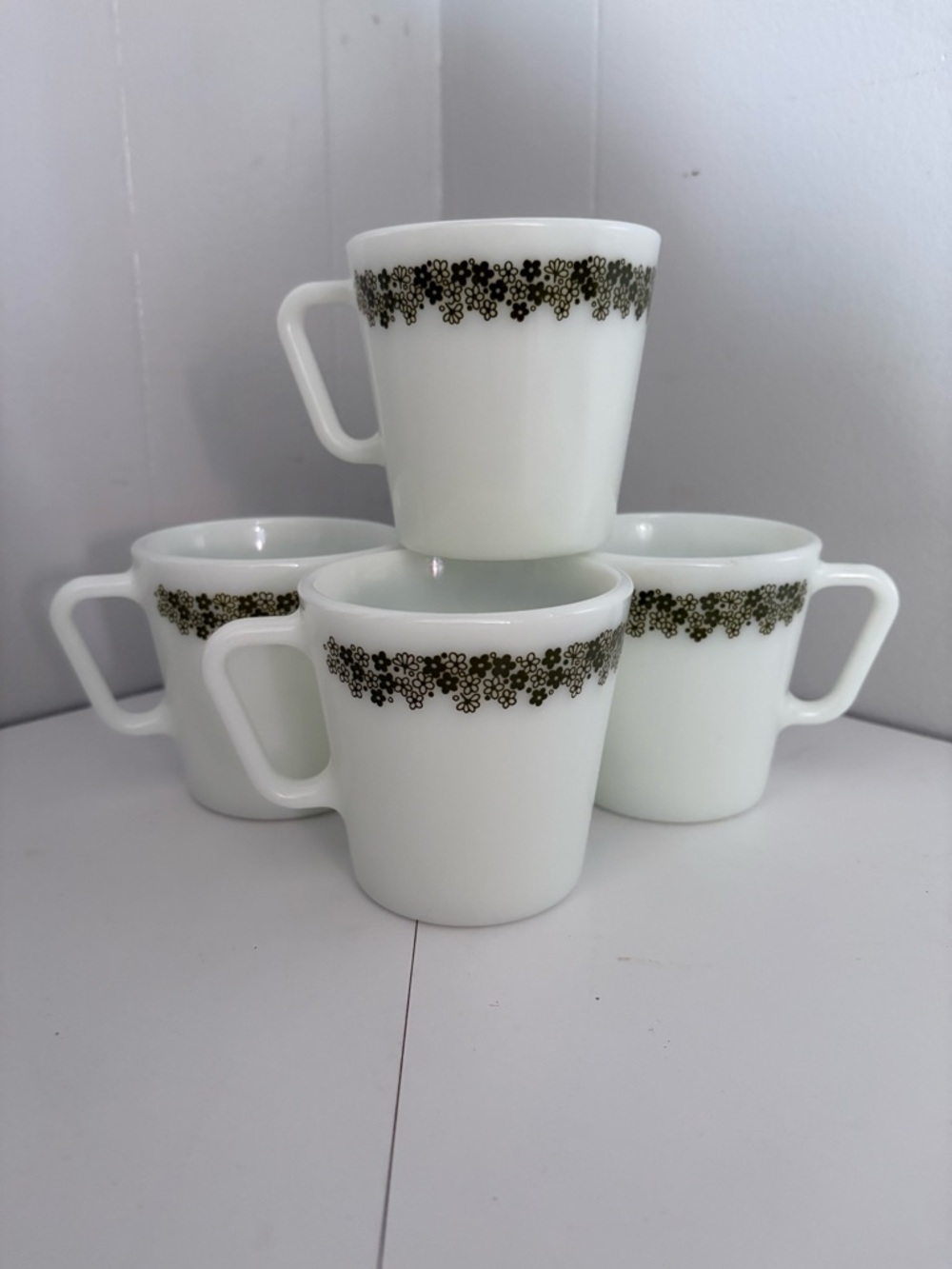 VTG Pyrex 8oz “Spring Blossom Green” Pattern or Crazy Daisy Set of 4 mugs VGC